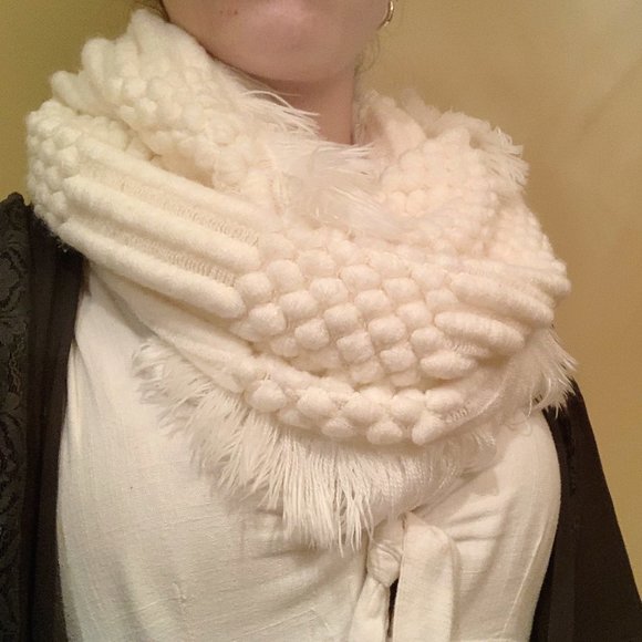 Cozy White Circle Scarf - Picture 1 of 3